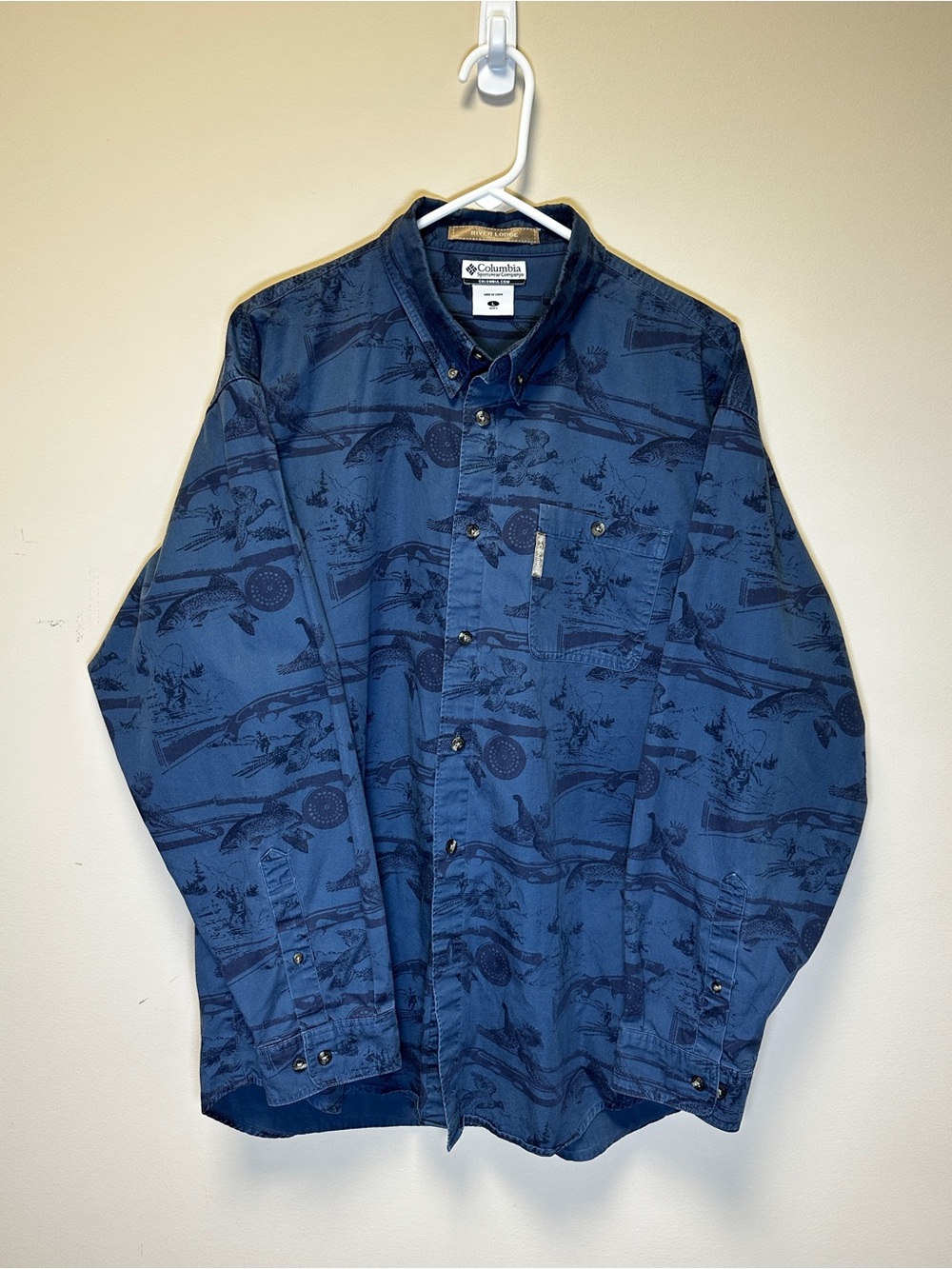 Columbia River Lodge Men’s Large Blue Fishing Hunting Print Button-Up Shirt L